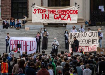 Tras la congelación de la financiación de Columbia, Harvard se enfrenta a una revisión federal por antisemitismo en el campus.